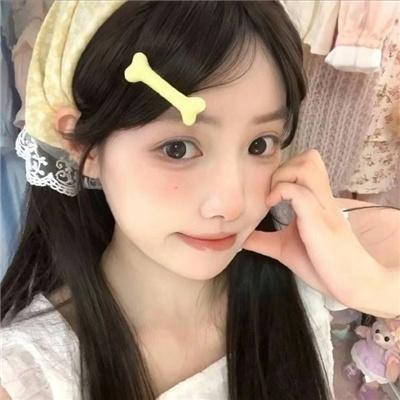 他在窥着你